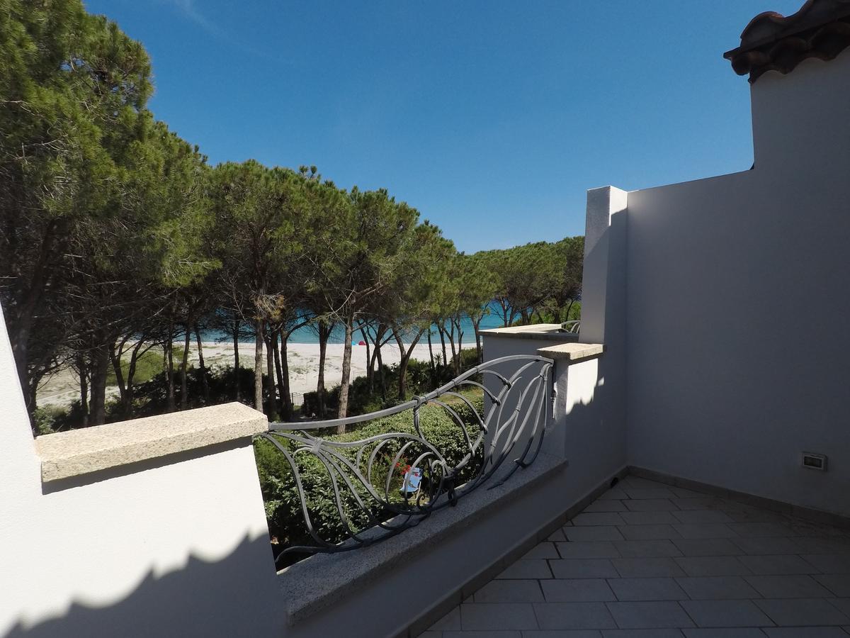 La Corte Degli Ulivi Appartamenti Cala Liberotto Bagian luar foto