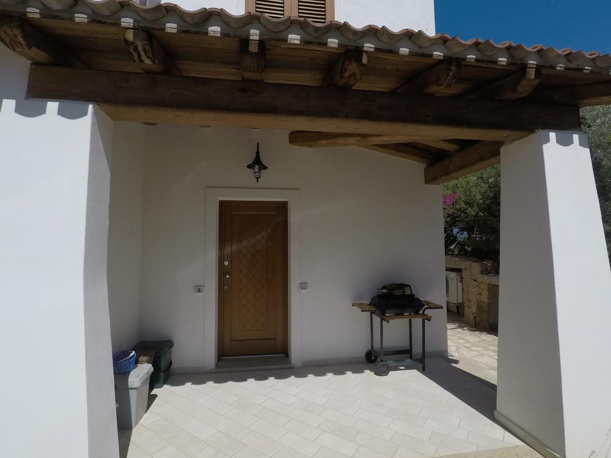 La Corte Degli Ulivi Appartamenti Cala Liberotto Bagian luar foto