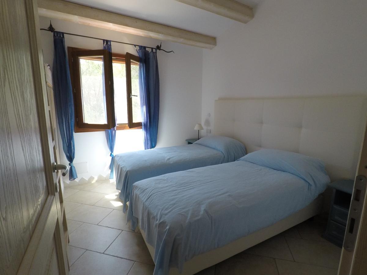 La Corte Degli Ulivi Appartamenti Cala Liberotto Bagian luar foto