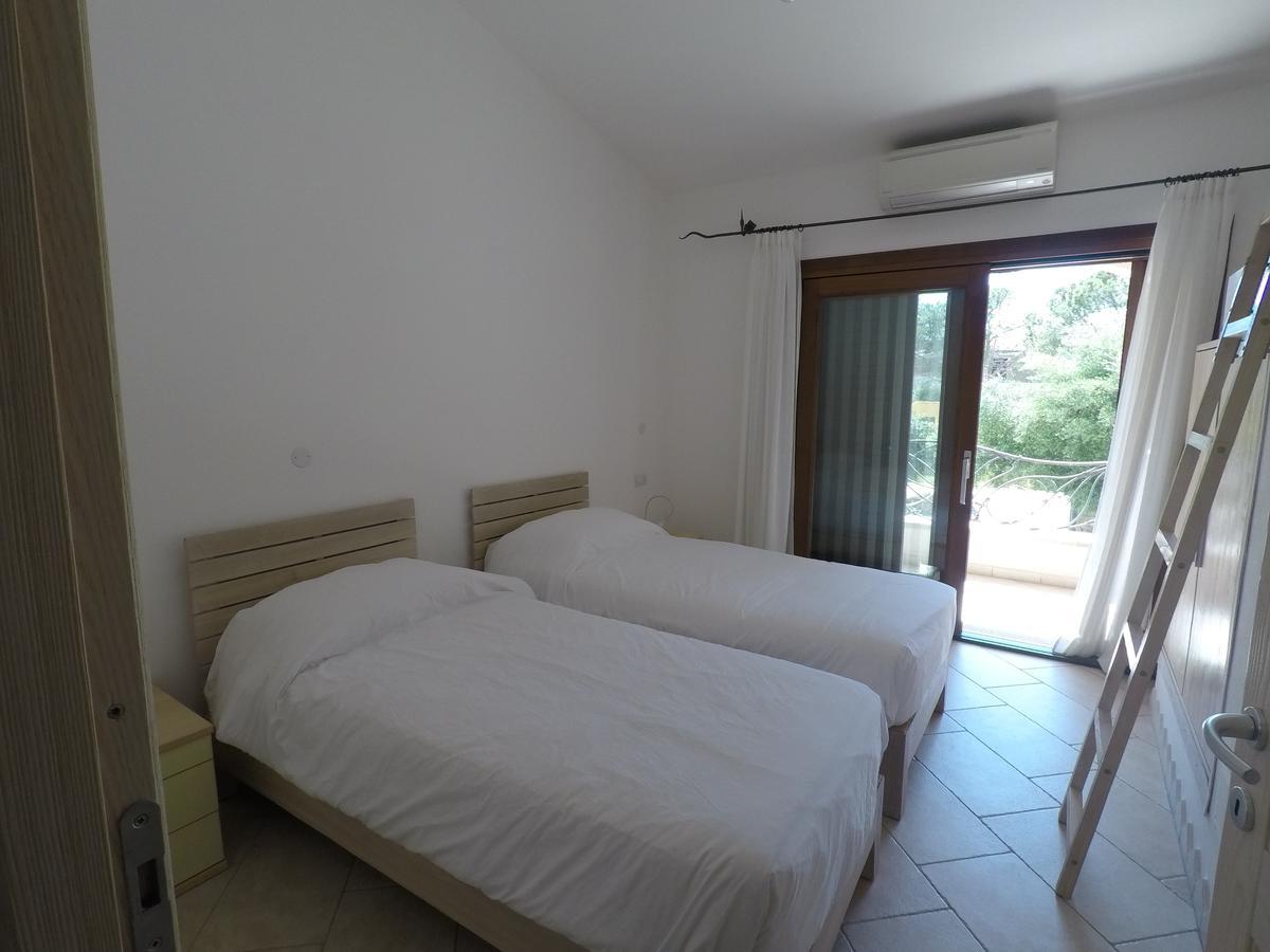 La Corte Degli Ulivi Appartamenti Cala Liberotto Bagian luar foto