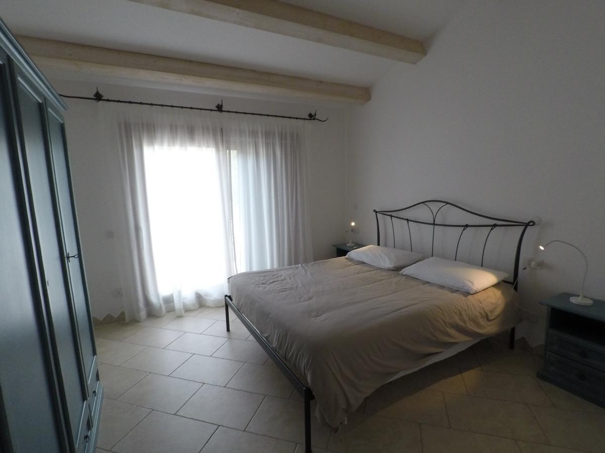 La Corte Degli Ulivi Appartamenti Cala Liberotto Bagian luar foto