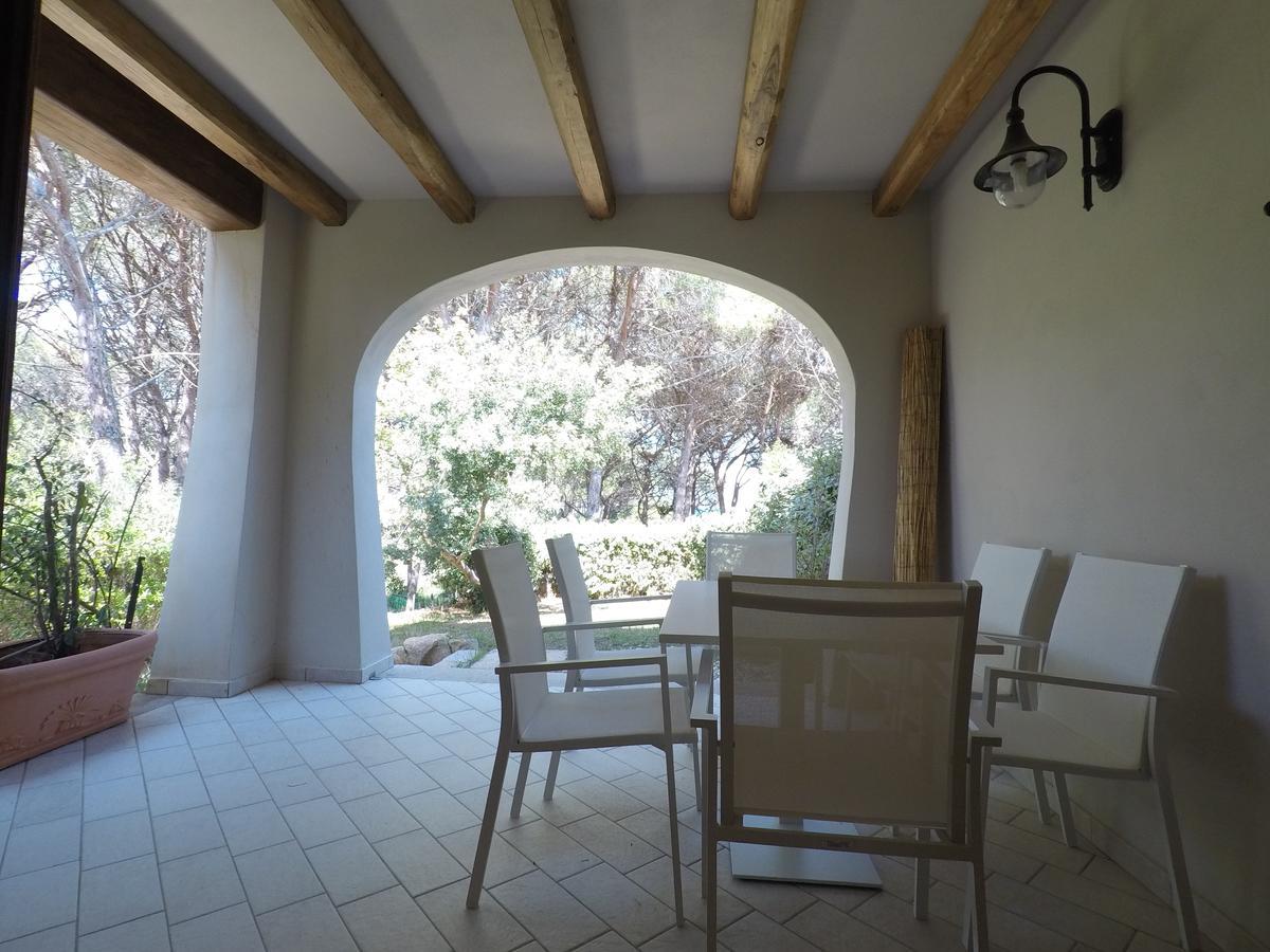 La Corte Degli Ulivi Appartamenti Cala Liberotto Bagian luar foto