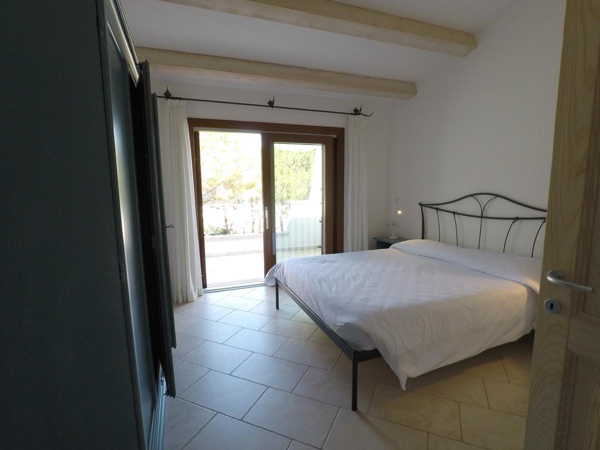 La Corte Degli Ulivi Appartamenti Cala Liberotto Bagian luar foto